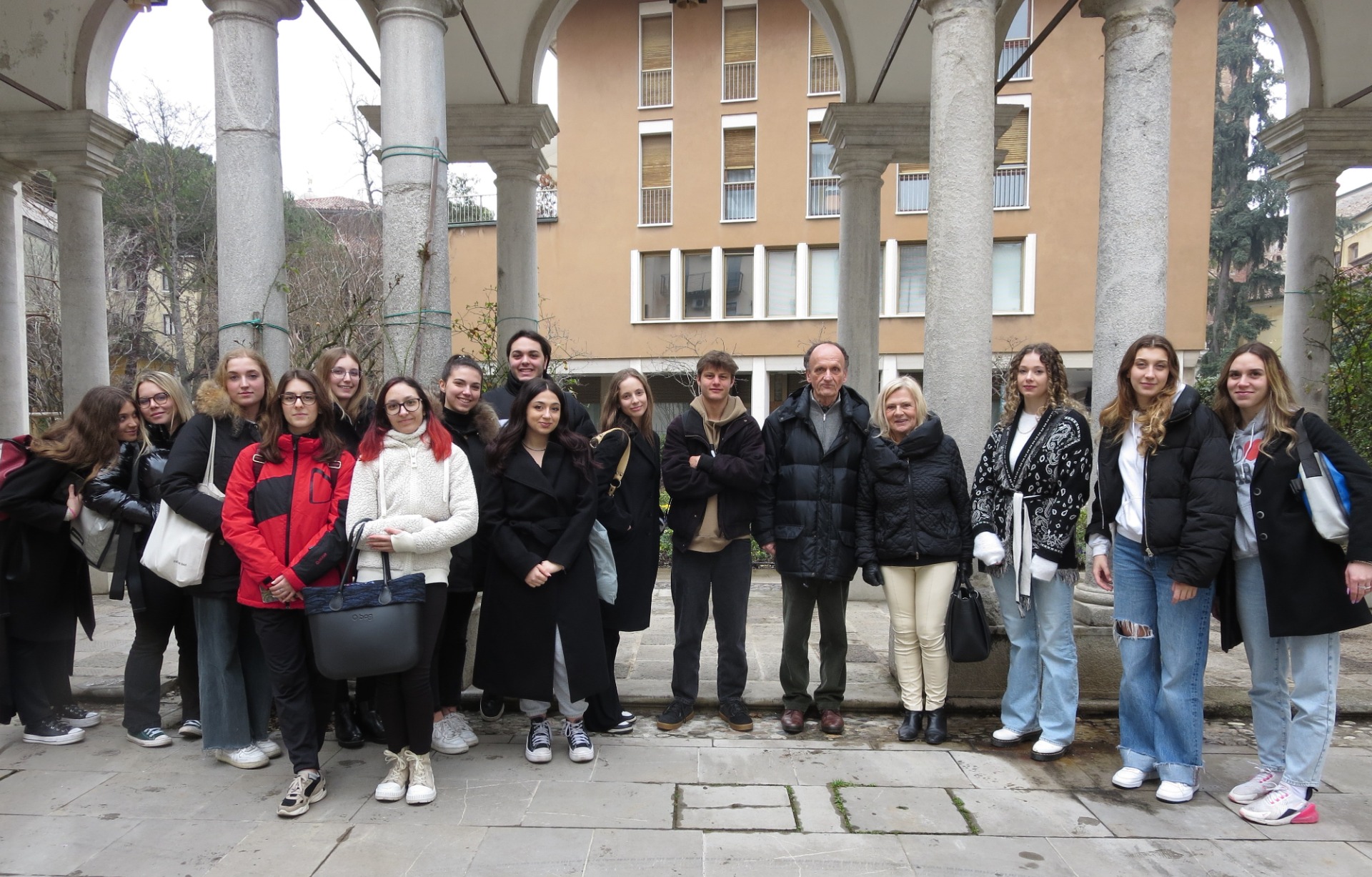 Udine, la classe 5^ BU con la professoressa Paola Quargnolo e Elio Varutti a Palazzo Morpurgo, per conoscere la storia del primo sindaco ebreo del Regno d’Italia, già presidente della Camera di Commercio e Industria, che fu Elio Morpurgo, morto nella deportazione.